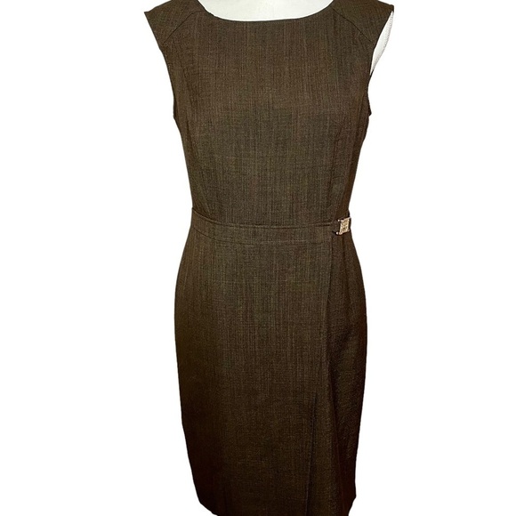 Ellen Tracy Dresses & Skirts - Ellen Tracy Brown Sleeveless Sheath with Mid-Century Gold Metal Accent Size 6
